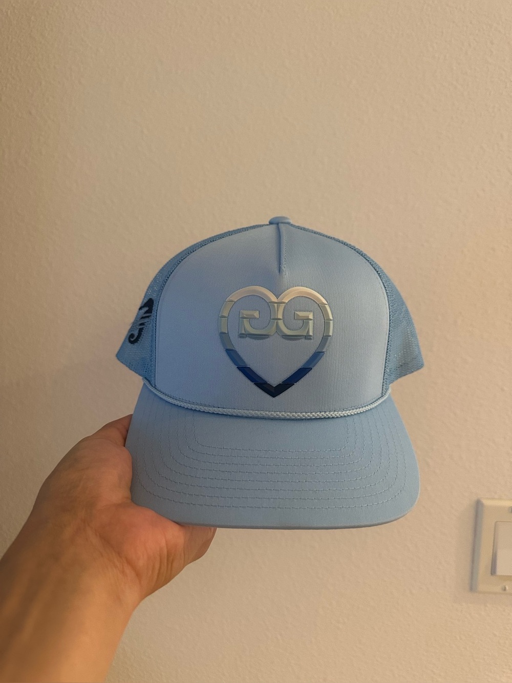G/FORE Trucker Cap Sky Blue Striped Heart Interlock Knit Golf Mesh Back Snapback - Picture 4 of 6